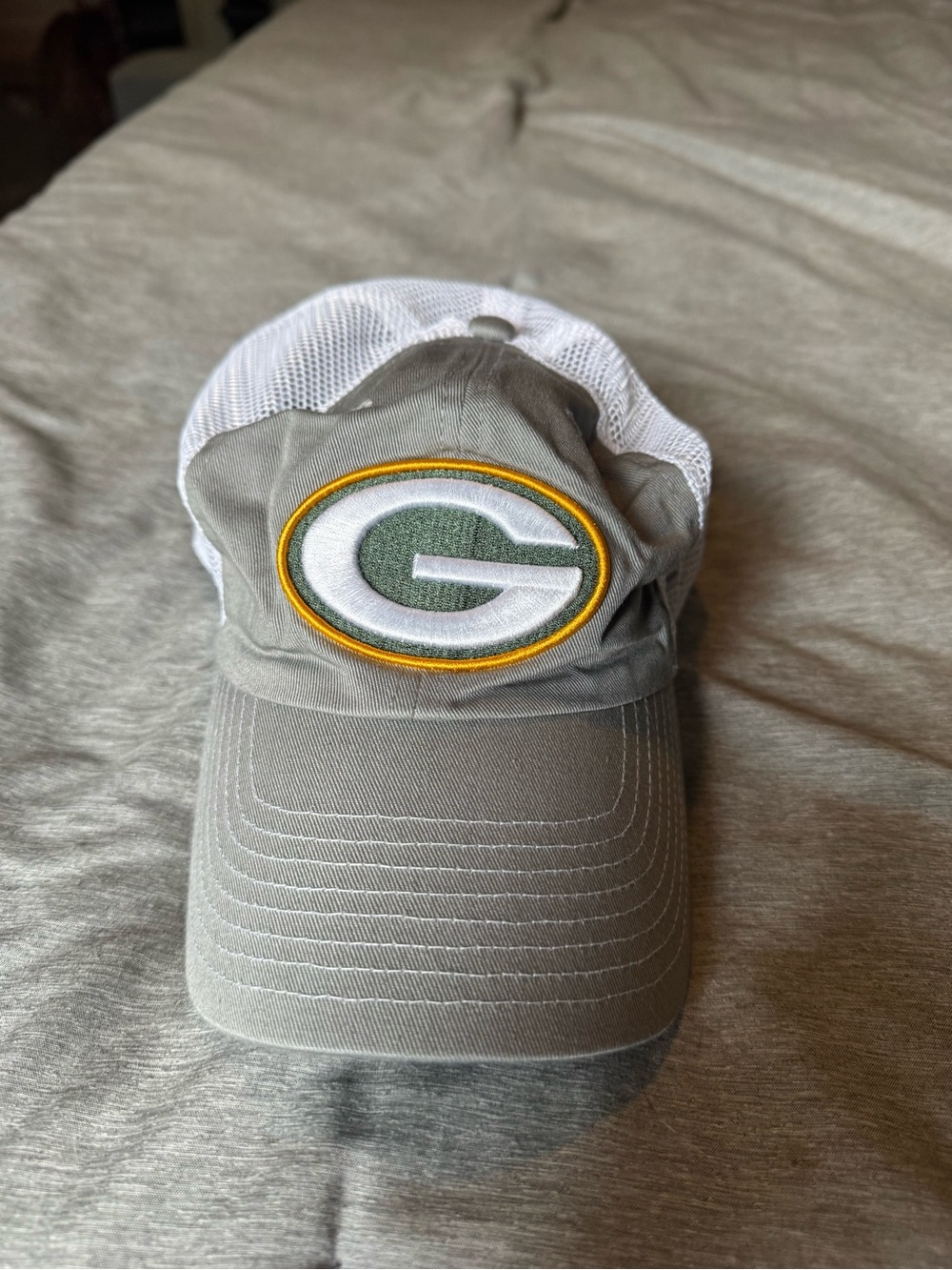 Gray & White Green Bay Packers Mesh Trucker Hat